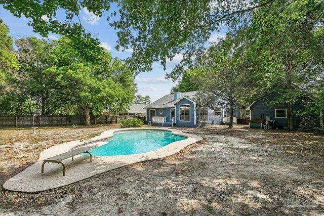 1515 Oak Shore Dr, Gulf Breeze, FL 32563