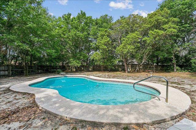 1515 Oak Shore Dr, Gulf Breeze, FL 32563