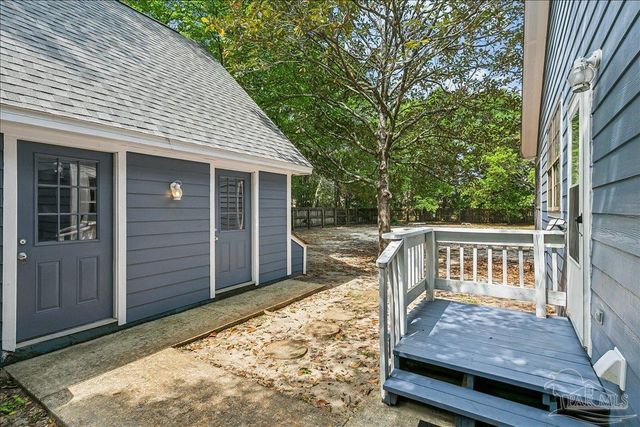 1515 Oak Shore Dr, Gulf Breeze, FL 32563