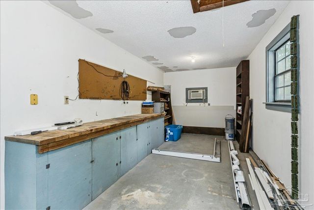 1515 Oak Shore Dr, Gulf Breeze, FL 32563