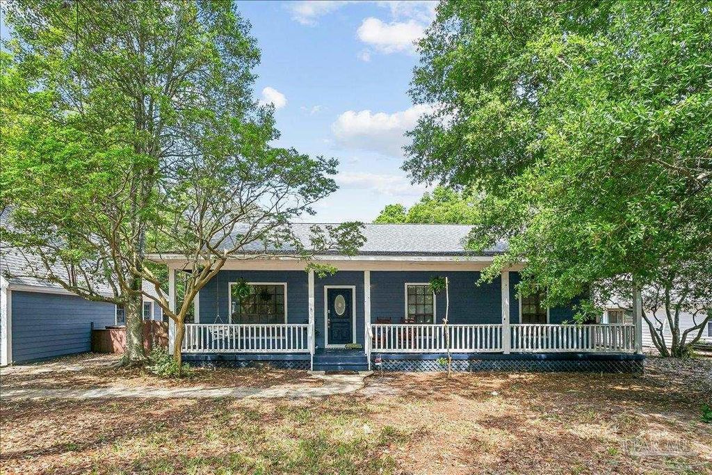 1515 Oak Shore Dr, Gulf Breeze, FL 32563