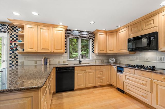 1 Homestead Circle, Andover, MA 01810