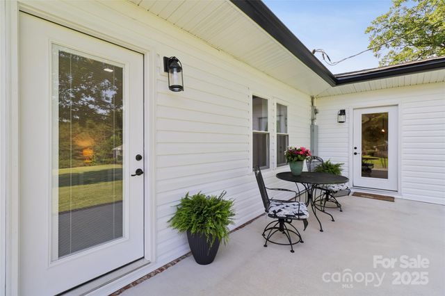 37598 Mountain Creek Road, New London, NC 28127