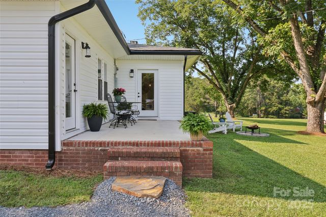 37598 Mountain Creek Road, New London, NC 28127