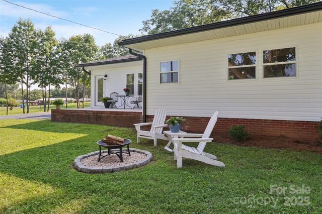 37598 Mountain Creek Road, New London, NC 28127