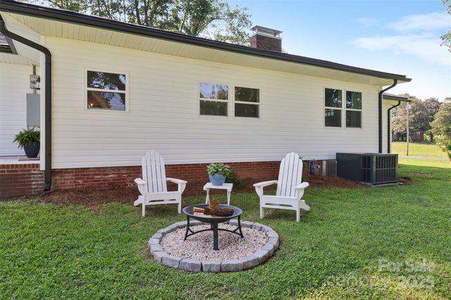 37598 Mountain Creek Road, New London, NC 28127