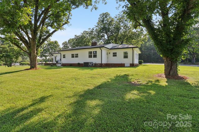 37598 Mountain Creek Road, New London, NC 28127