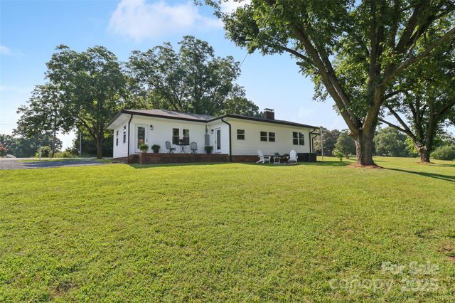 37598 Mountain Creek Road, New London, NC 28127