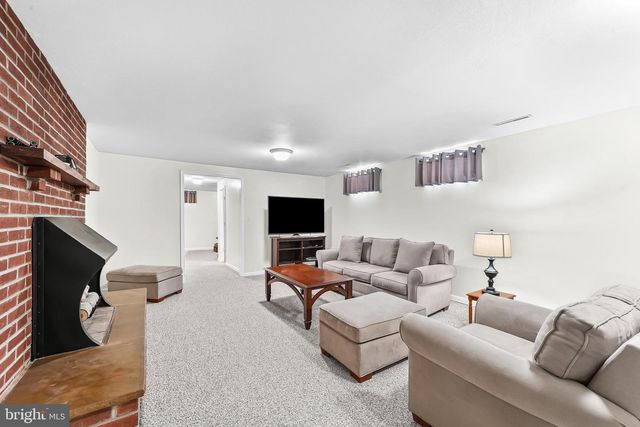 12 DALE CT, Wilmington, DE 19810