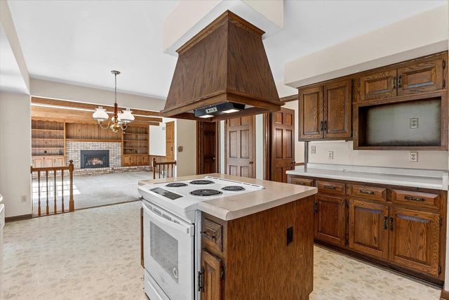 2490 Keats DRIVE, Brookfield, WI 53045