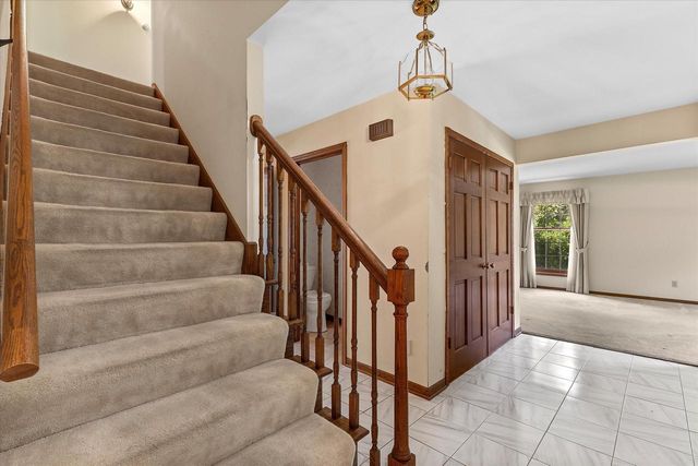 2490 Keats DRIVE, Brookfield, WI 53045