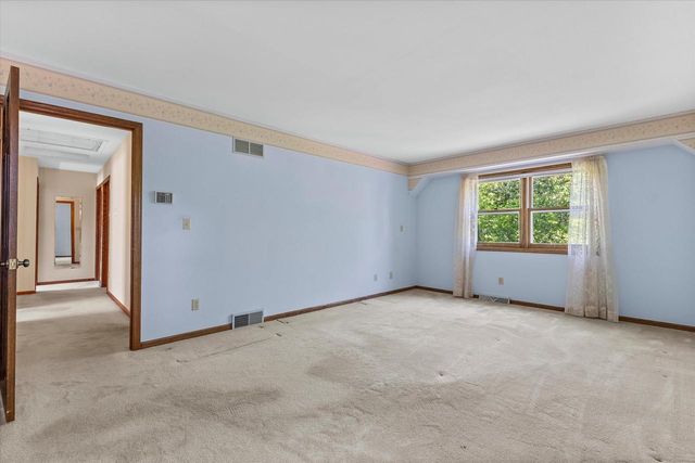 2490 Keats DRIVE, Brookfield, WI 53045
