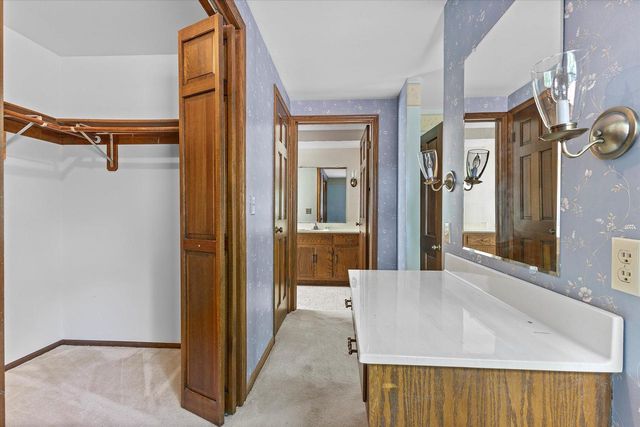 2490 Keats DRIVE, Brookfield, WI 53045