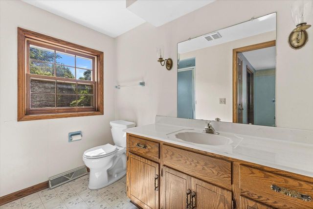 2490 Keats DRIVE, Brookfield, WI 53045