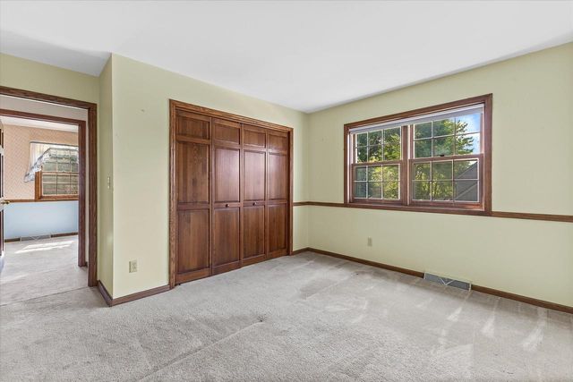 2490 Keats DRIVE, Brookfield, WI 53045