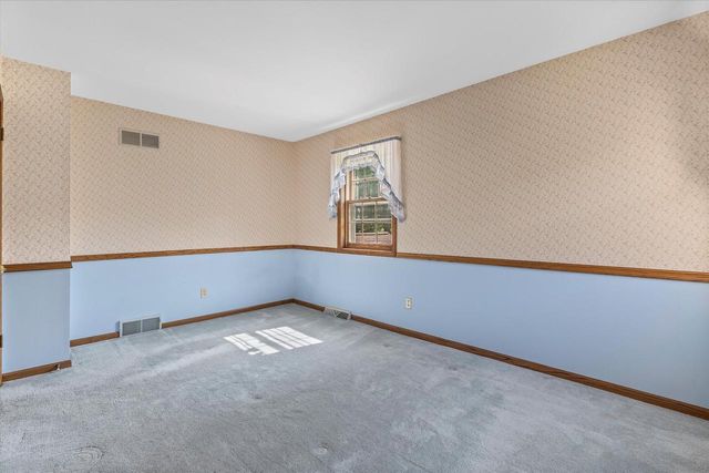 2490 Keats DRIVE, Brookfield, WI 53045