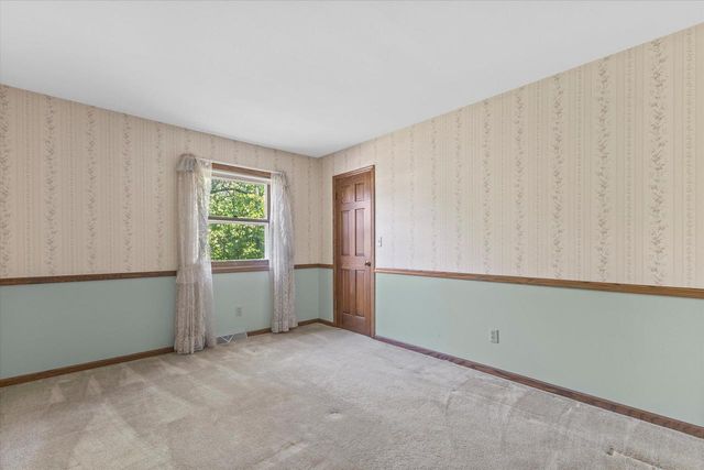 2490 Keats DRIVE, Brookfield, WI 53045
