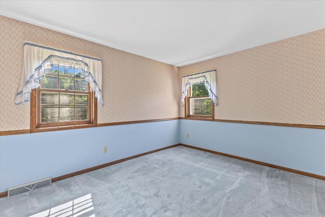 2490 Keats DRIVE, Brookfield, WI 53045