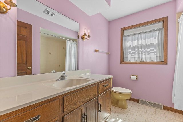 2490 Keats DRIVE, Brookfield, WI 53045
