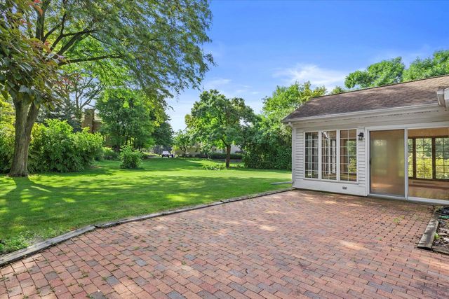 2490 Keats DRIVE, Brookfield, WI 53045