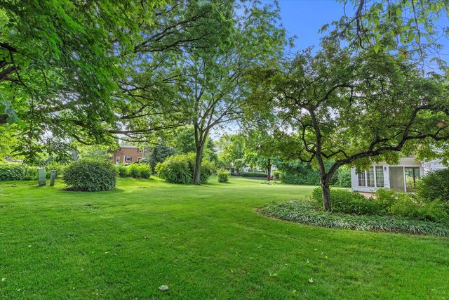2490 Keats DRIVE, Brookfield, WI 53045