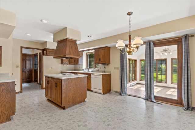 2490 Keats DRIVE, Brookfield, WI 53045