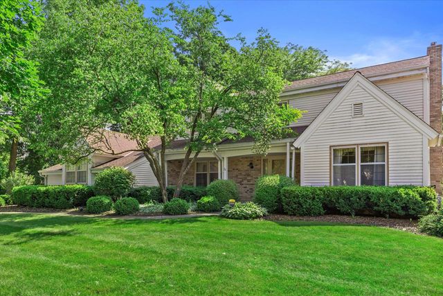 2490 Keats DRIVE, Brookfield, WI 53045