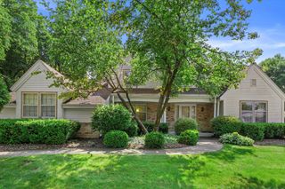 2490 Keats DRIVE, Brookfield, WI 53045