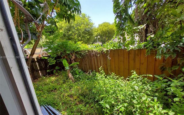 5810 W 18th Lane 101, Hialeah, FL 33012