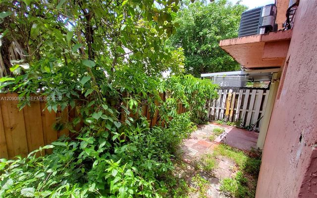 5810 W 18th Lane 101, Hialeah, FL 33012