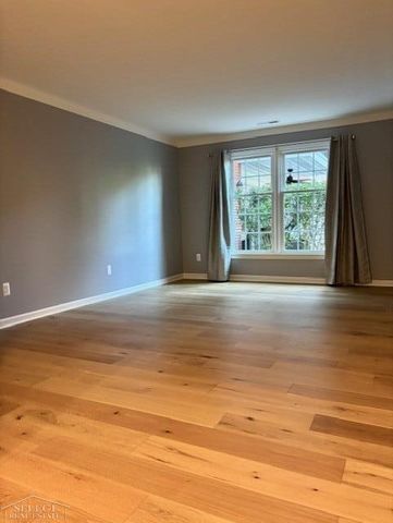 19710 W 13 Mile Road 111, Beverly Hills, MI 48025