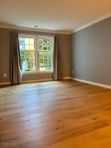 19710 W 13 Mile Road 111, Beverly Hills, MI 48025