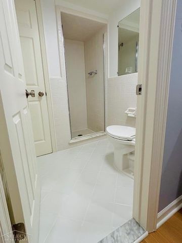 19710 W 13 Mile Road 111, Beverly Hills, MI 48025