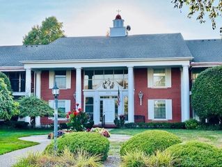 19710 W 13 Mile Road 111, Beverly Hills, MI 48025