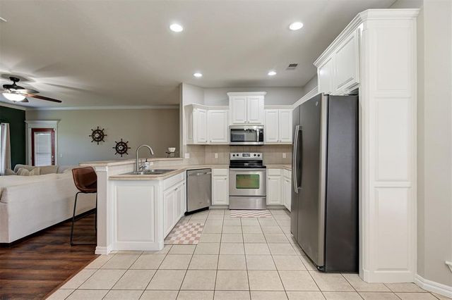 121 Eagle Lake Lane, Newcastle, OK 73065