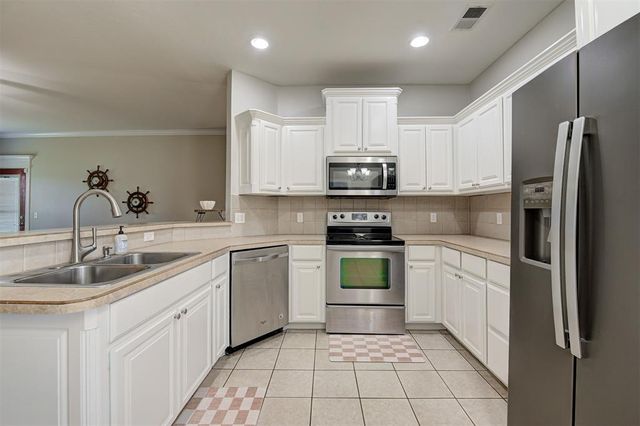 121 Eagle Lake Lane, Newcastle, OK 73065
