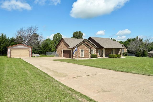 121 Eagle Lake Lane, Newcastle, OK 73065