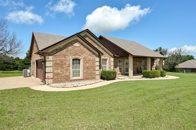 121 Eagle Lake Lane, Newcastle, OK 73065