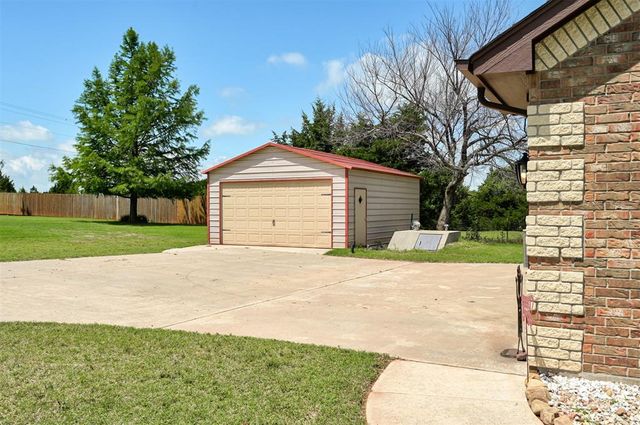 121 Eagle Lake Lane, Newcastle, OK 73065