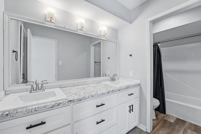 2408 Chelmsford Court, Alvin, TX 77511