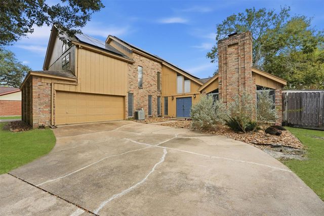 2408 Chelmsford Court, Alvin, TX 77511