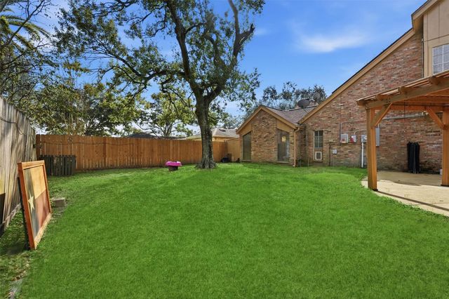 2408 Chelmsford Court, Alvin, TX 77511