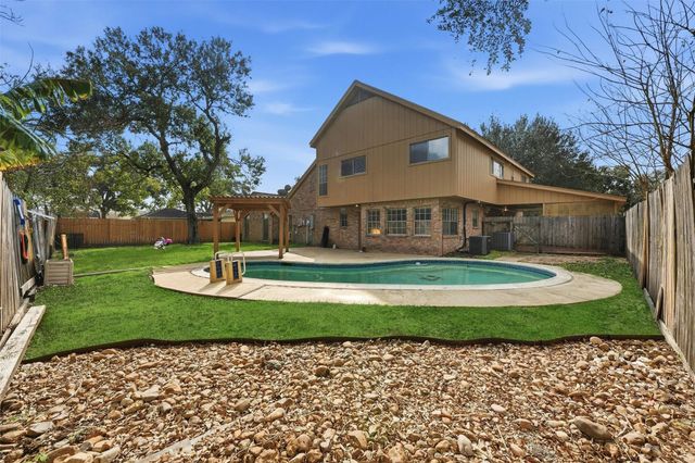2408 Chelmsford Court, Alvin, TX 77511