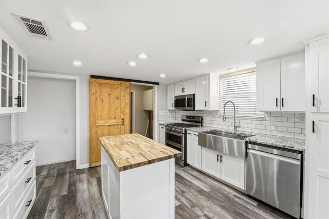 2408 Chelmsford Court, Alvin, TX 77511