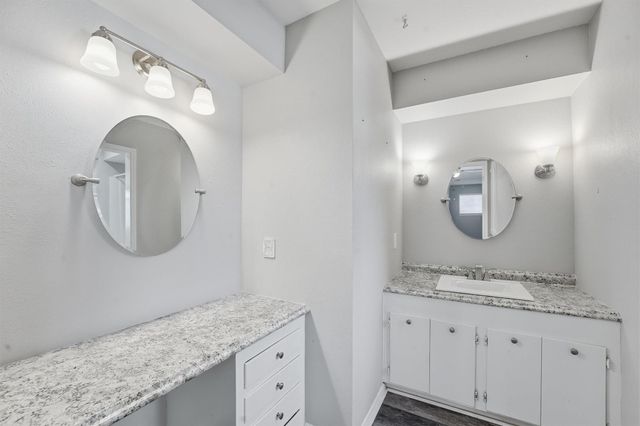 2408 Chelmsford Court, Alvin, TX 77511
