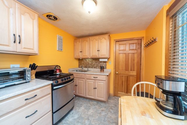 28 Highland St, Southborough, MA 01772