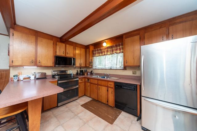 28 Highland St, Southborough, MA 01772