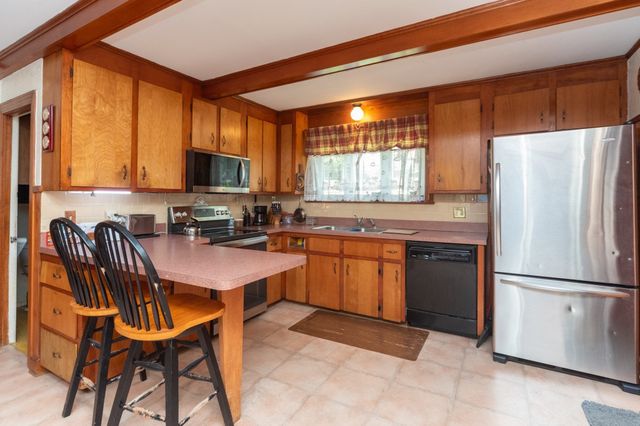 28 Highland St, Southborough, MA 01772