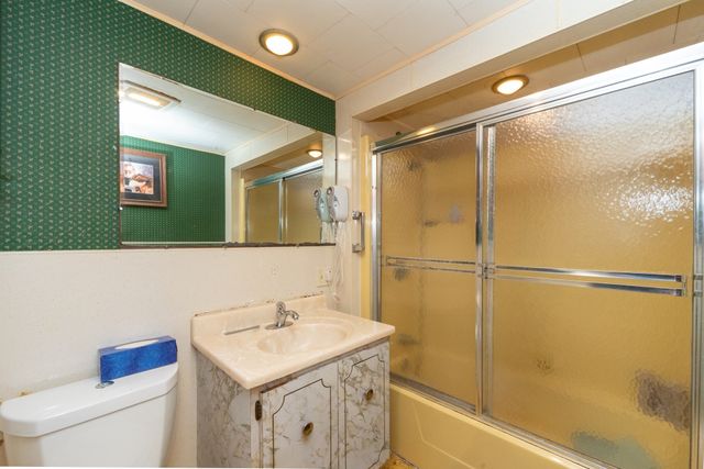 28 Highland St, Southborough, MA 01772