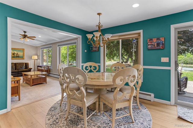 345 Beverly Island Drive, Waterford Charter Township, MI 48328